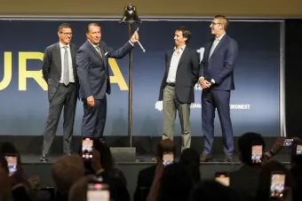 CEO of Gens Aurea ring opening bell on Euronext Milan